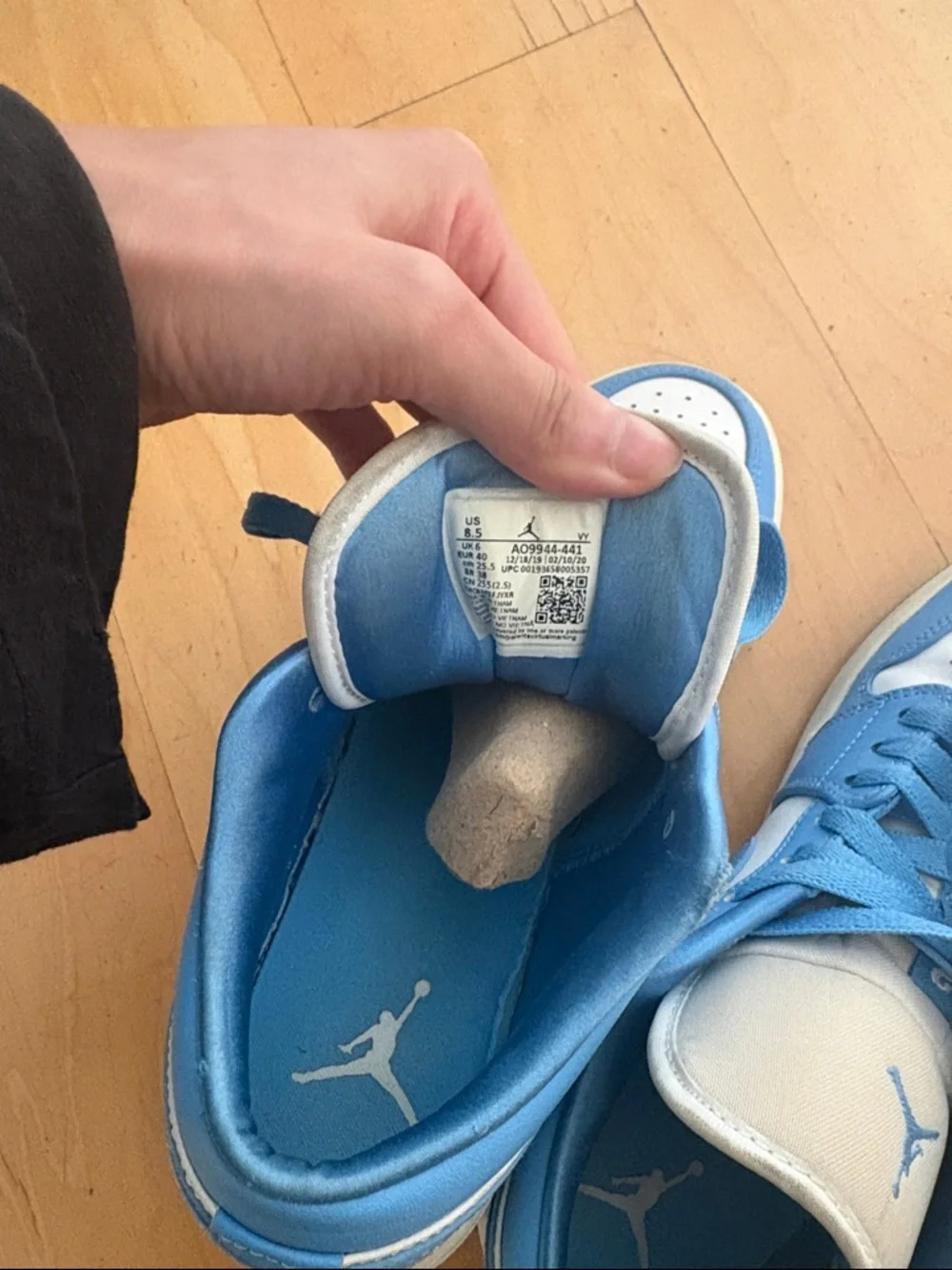 Nike Air Jordan 1 Low - UNC - Picture 2 of 5